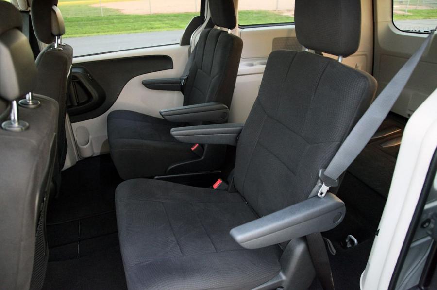  Chrysler Town & Country Touring 2011 года  (фото 12 из 43)